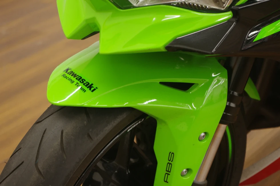 カワサキ ZX-25R SE 2022年モデル ETC マルチバー装備の詳細