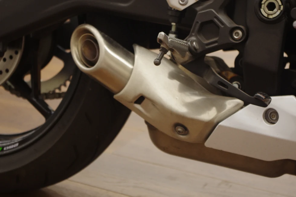 カワサキ ZX-25R SE 2022年モデル ETC マルチバー装備の詳細