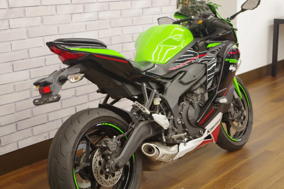 カワサキ ZX-25R SE 2022年モデル ETC マルチバー装備の詳細