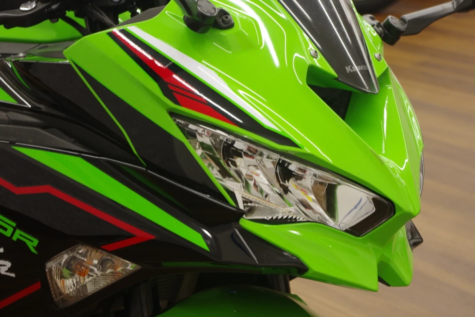 カワサキ ZX-25R SE 2022年モデル ETC マルチバー装備の詳細