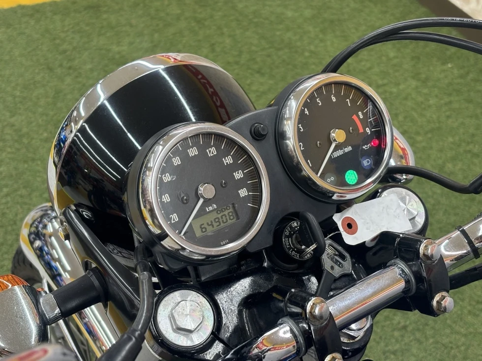 カワサキ W650 バッテリー新品（古河）・リヤキャリア・サイドバッグ