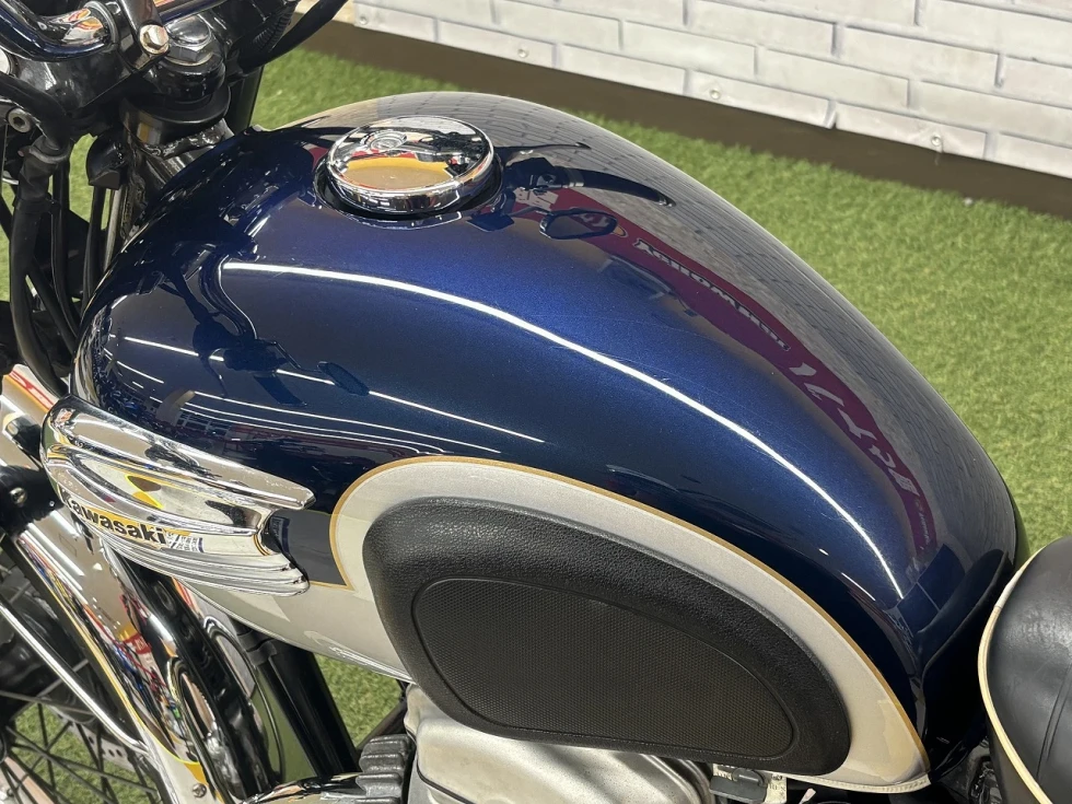 カワサキ W650 バッテリー新品（古河）・リヤキャリア・サイドバッグ