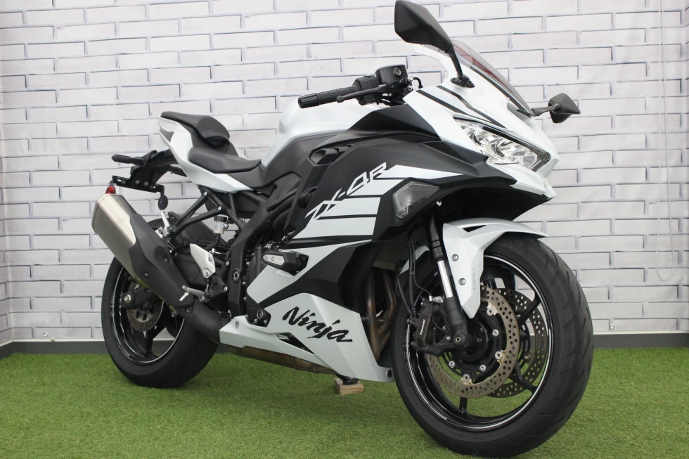 カワサキ ZX-4R SE（ZX-4R SE） USC-C電源付きの詳細 | 中古・新車