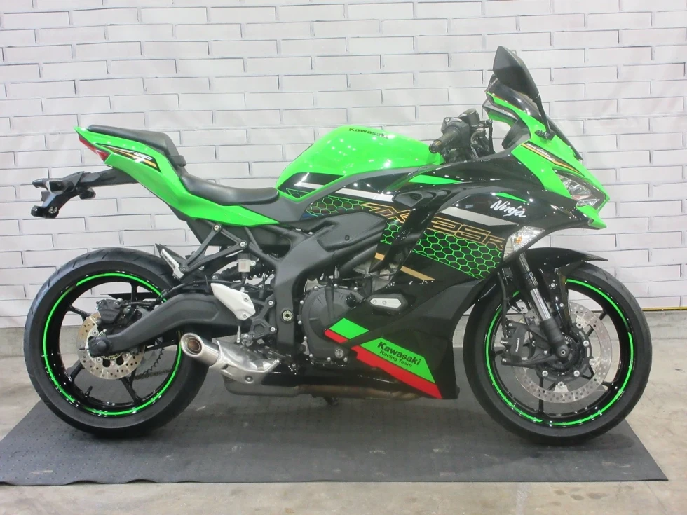カワサキ ZX-25R SE 【マルチバー エンジンスライダー ETC装備】☆価格