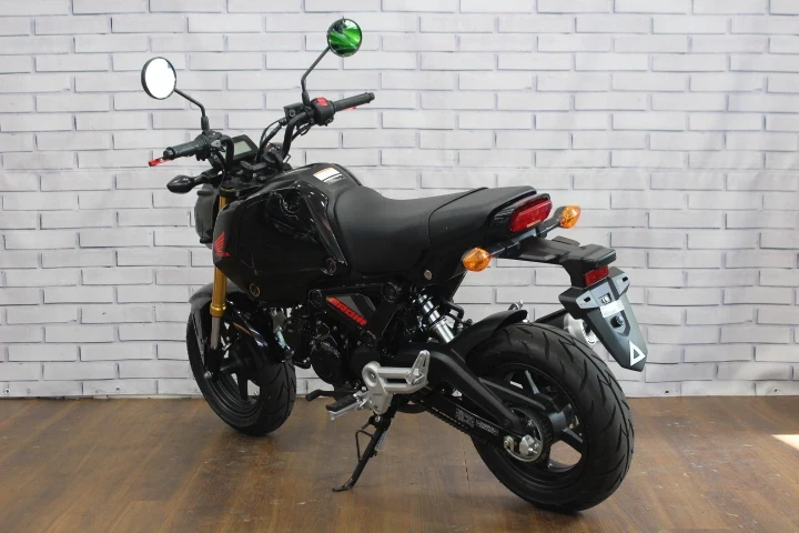 ホンダ GROM（グロム） 【2023年モデル】USB電源・社外ﾚﾊﾞｰ装備・5速