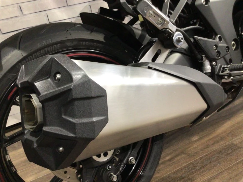 カワサキ NINJA1000 SX（ニンジャ） マウントバー＆純正スライダー装備